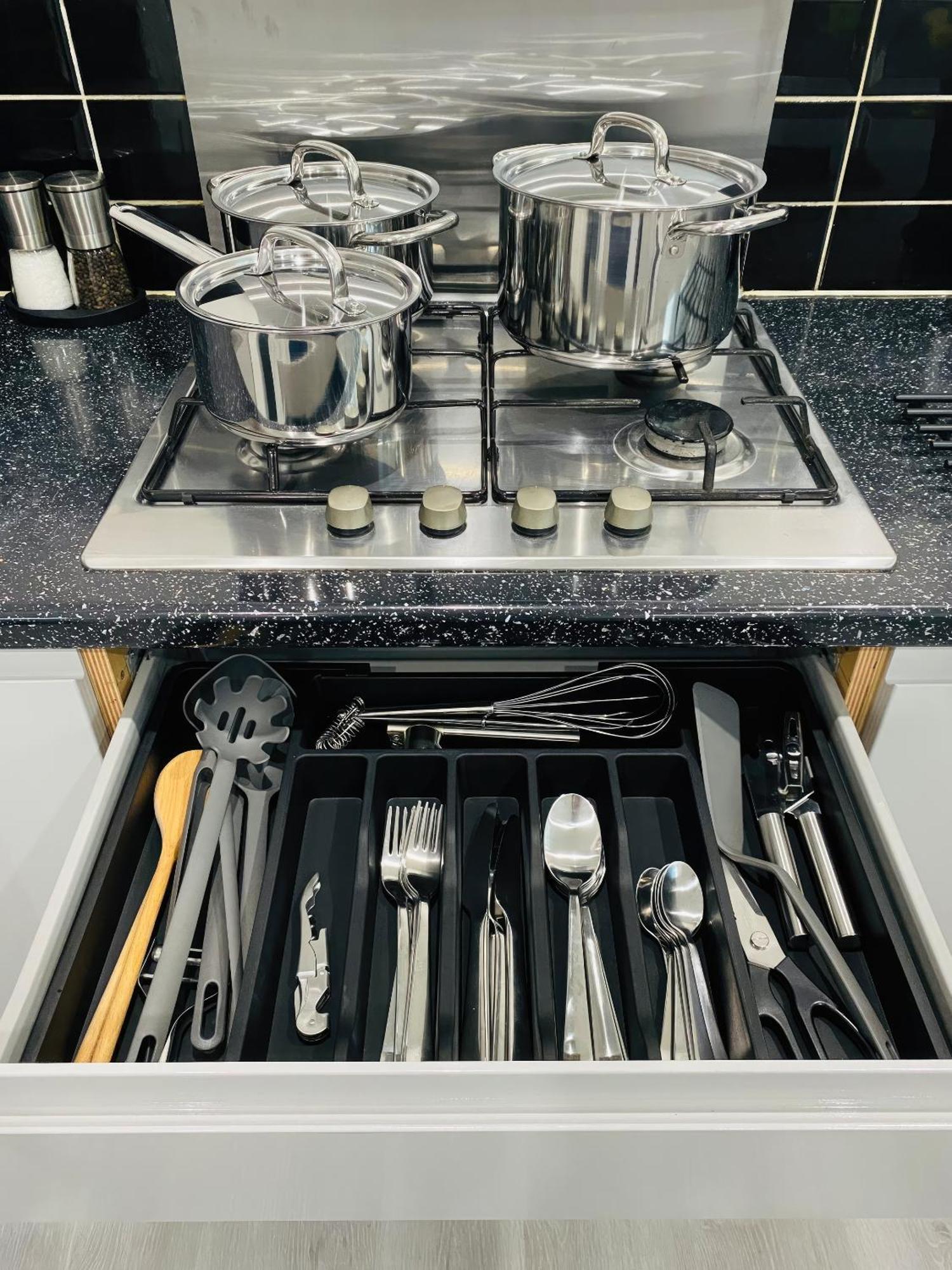 In Farnborough With Free Parking, Wifi & Netflix Holiday home
